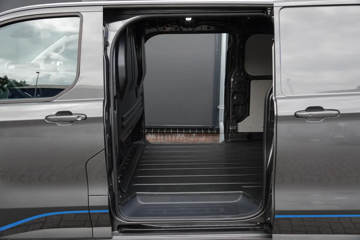 L2H1 2.5 PHEV 233Pk | Sport | Plug In Hybrid | B&O Sound | 360° Camera | 2x schuifdeur | Trekhaak | 19'' Magnetic Grey