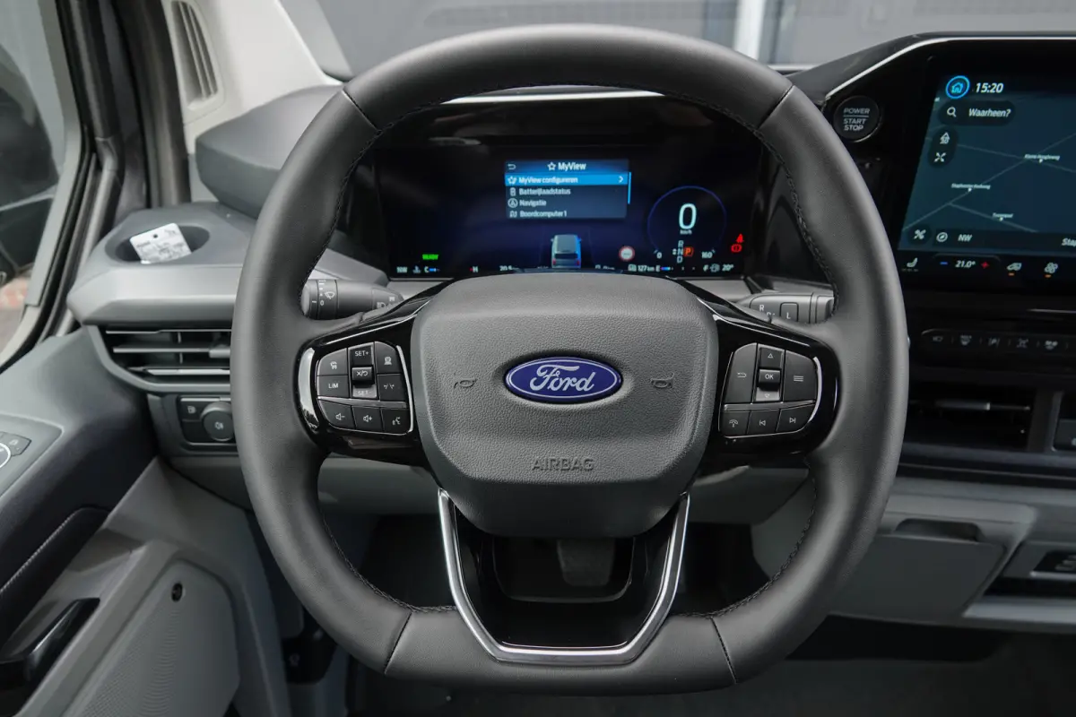 L2H1 2.5 PHEV 233Pk | Sport | Plug In Hybrid | B&O Sound | 360° Camera | 2x schuifdeur | Trekhaak | 19'' Magnetic Grey