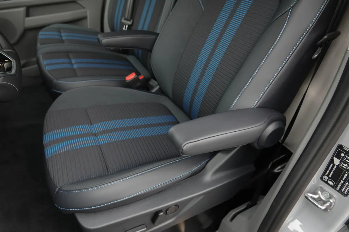 L2H1 2.5 PHEV 233Pk | Sport | Plug In Hybrid | B&O Sound | 360° Camera | 2x schuifdeur | Trekhaak | 19'' Grey Matter