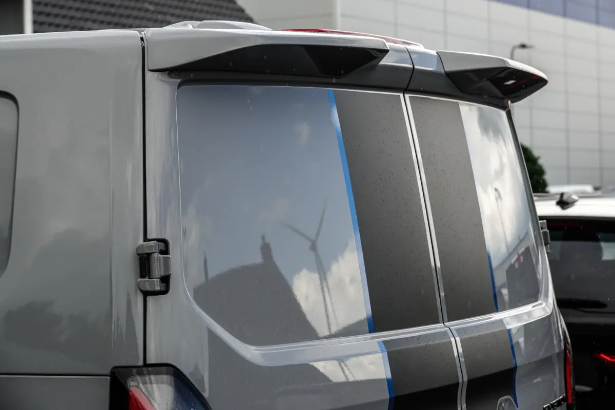 L2H1 2.5 PHEV 233Pk | Sport | Plug In Hybrid | B&O Sound | 360° Camera | 2x schuifdeur | Trekhaak | 19'' Grey Matter