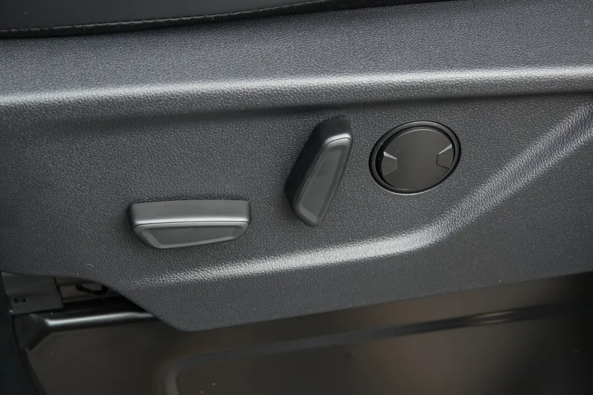 L2H1 2.5 PHEV 233Pk | Sport | Plug In Hybrid | B&O Sound | 360° Camera | 2x schuifdeur | Trekhaak | 19'' Grey Matter