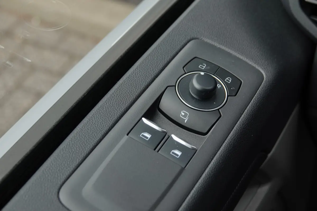 L2H1 2.5 PHEV 233Pk | Sport | Plug In Hybrid | B&O Sound | 360° Camera | 2x schuifdeur | Trekhaak | 19'' Grey Matter