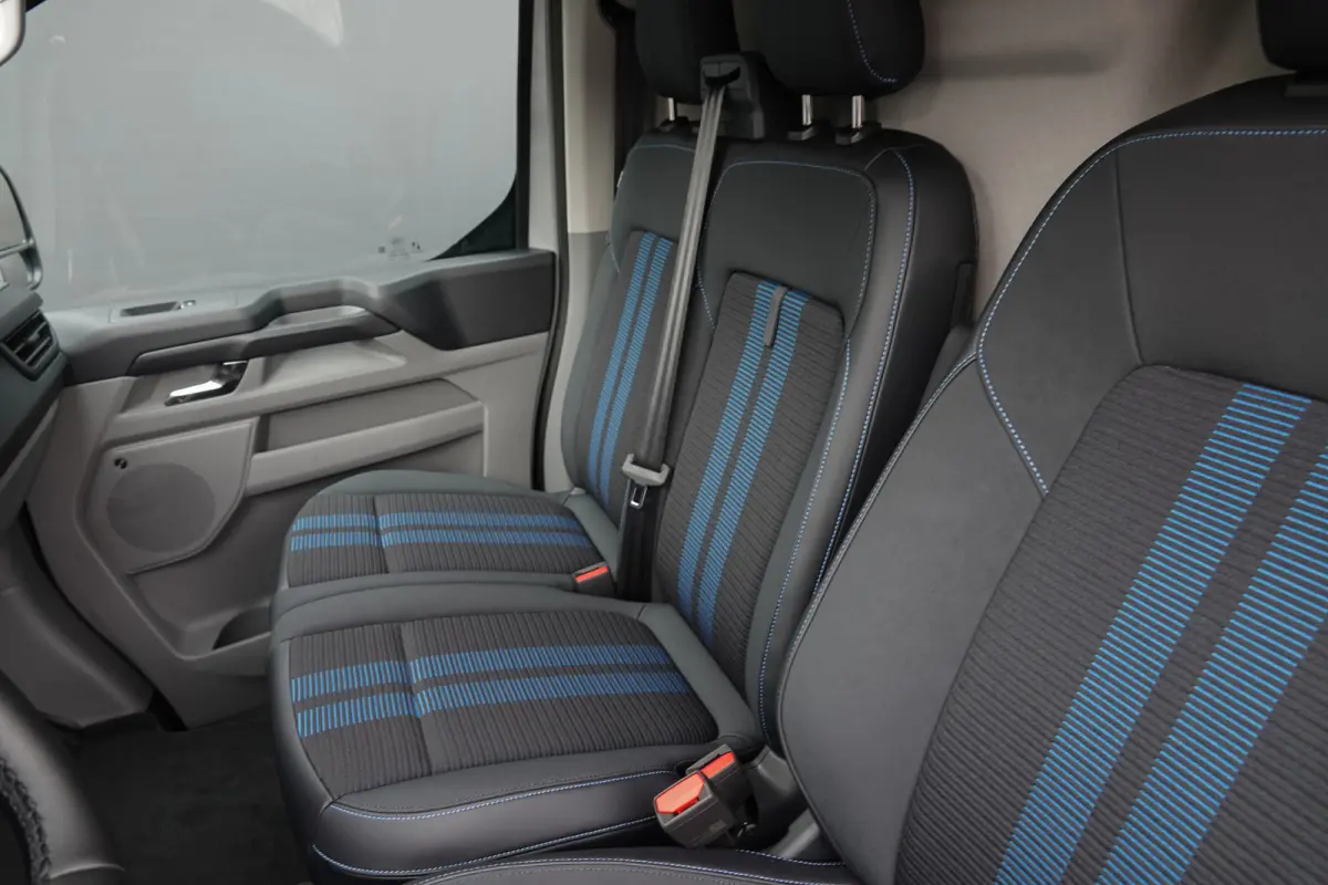 L2H1 2.5 PHEV 233Pk | Sport | Plug In Hybrid | B&O Sound | 360° Camera | 2x schuifdeur | Trekhaak | 19'' Grey Matter