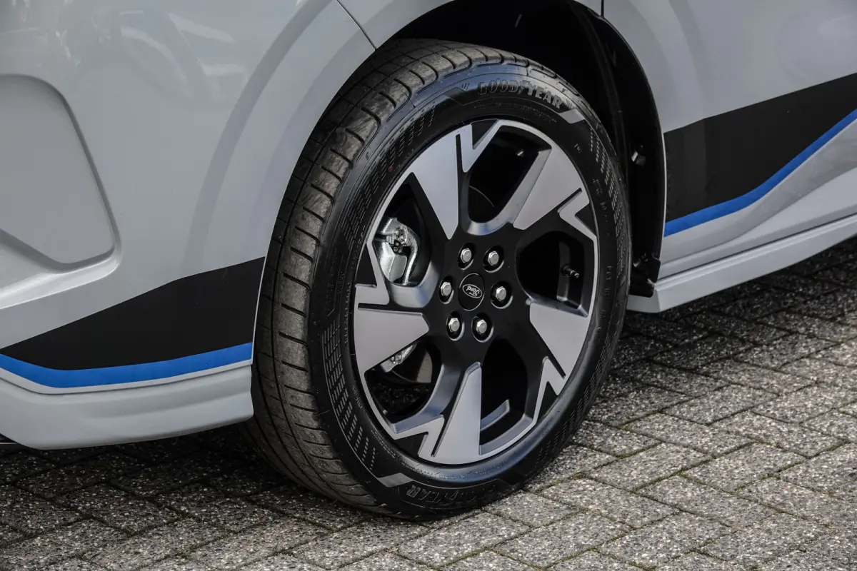 L2H1 2.5 PHEV 233Pk | Sport | Plug In Hybrid | B&O Sound | 360° Camera | 2x schuifdeur | Trekhaak | 19'' Grey Matter