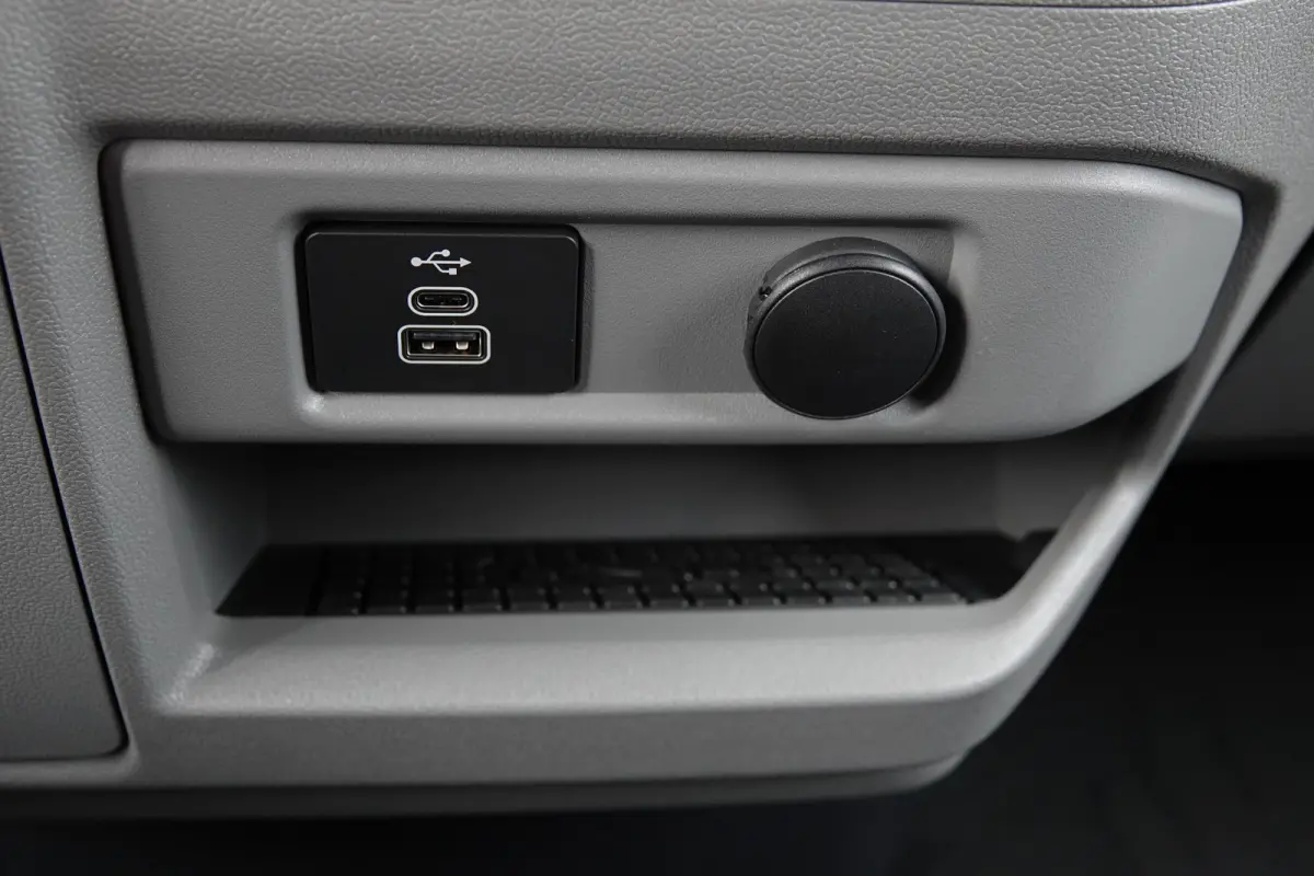 L2H1 2.5 PHEV 233Pk | Sport | Plug In Hybrid | B&O Sound | 360° Camera | 2x schuifdeur | Trekhaak | 19'' Grey Matter