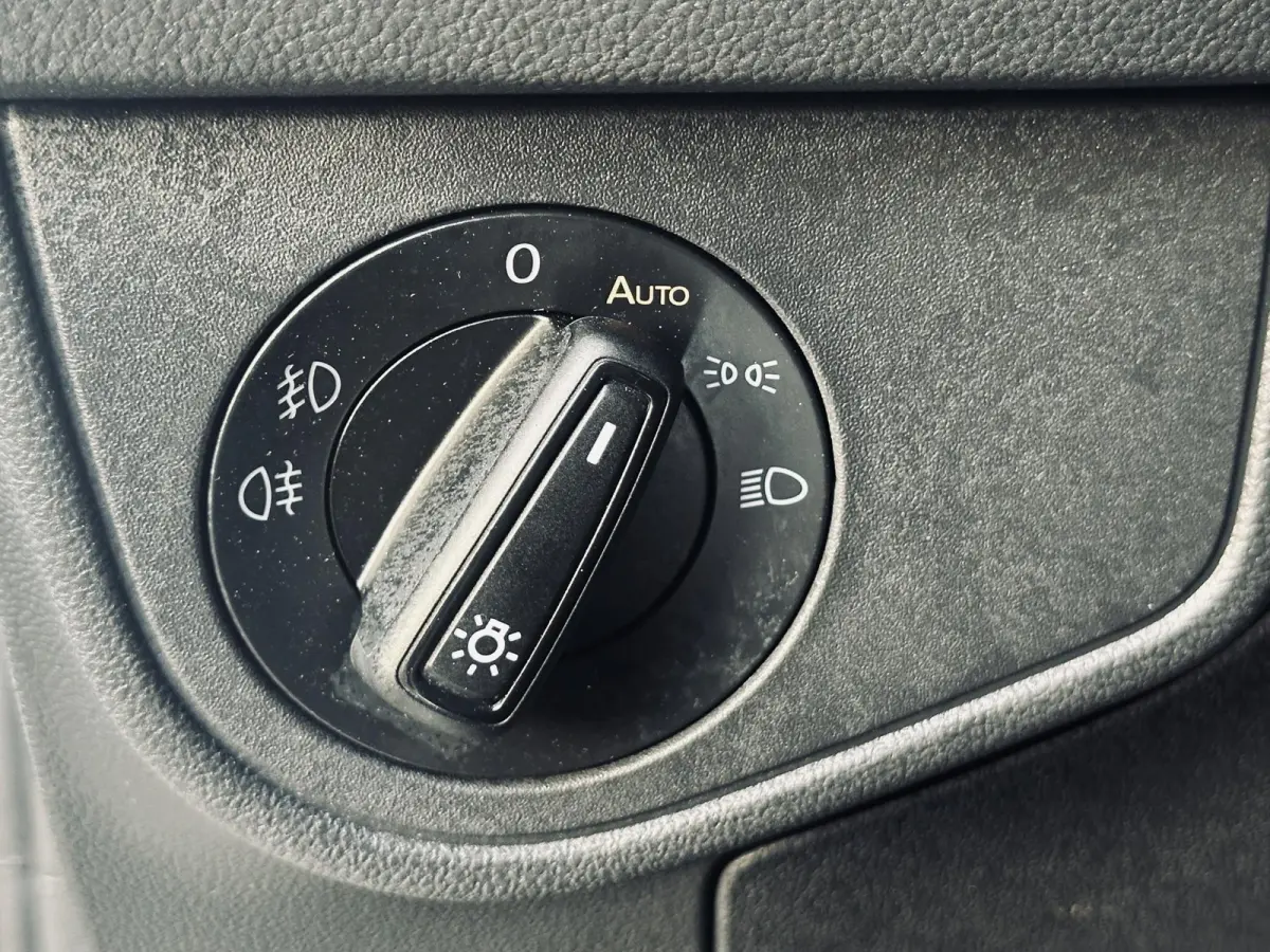 1.0 TSI R-Line Navi/Camera/AppleCarPlay/xenon/Led