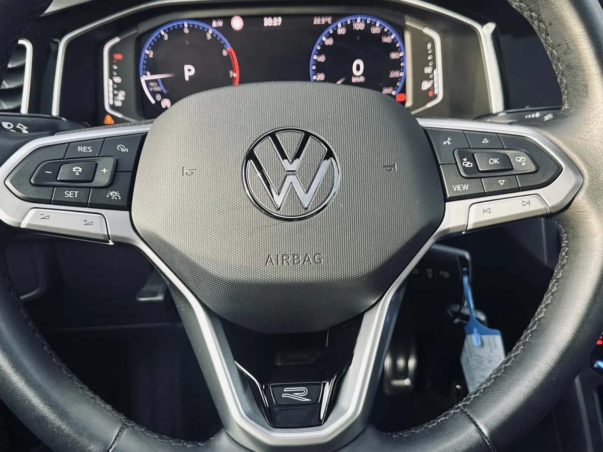 1.0 TSI R-Line Navi/Camera/AppleCarPlay/xenon/Led