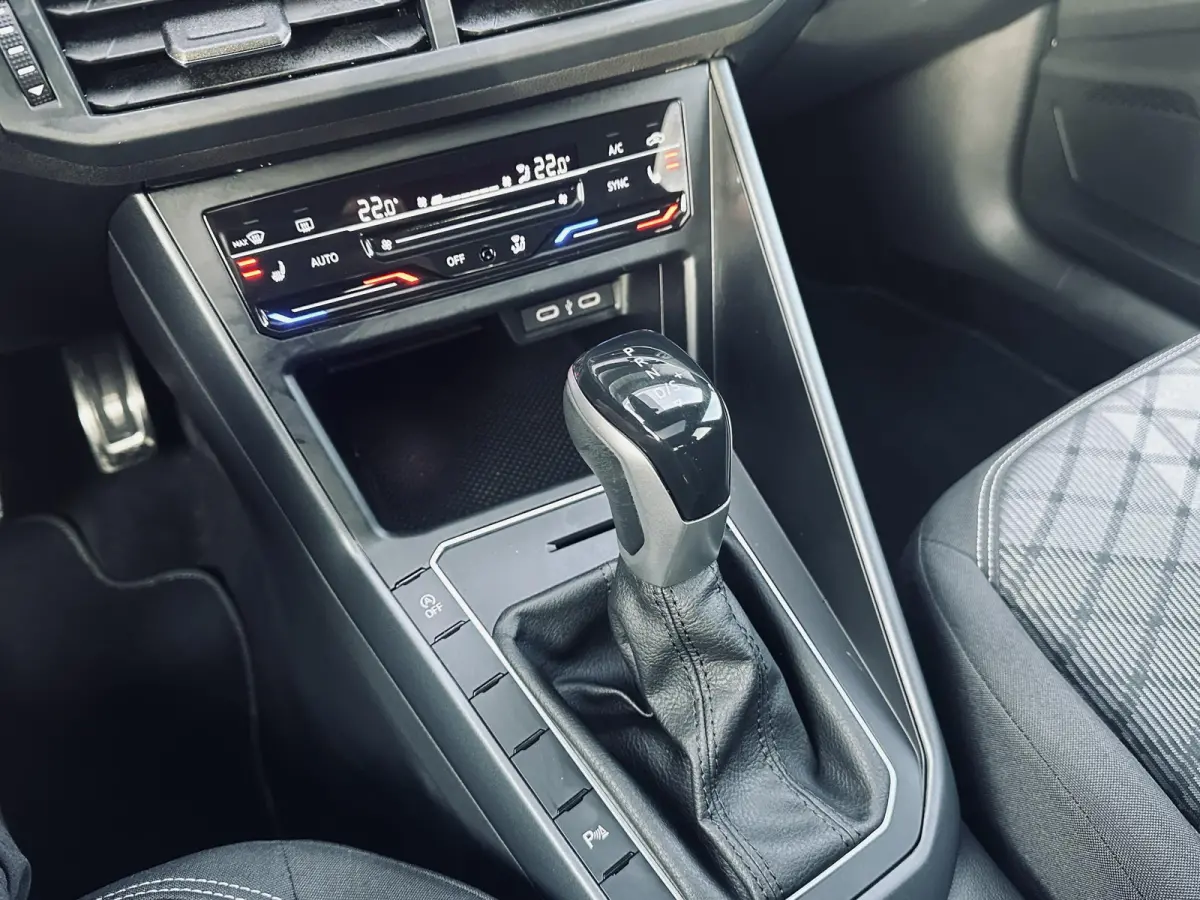 1.0 TSI R-Line Navi/Camera/AppleCarPlay/xenon/Led