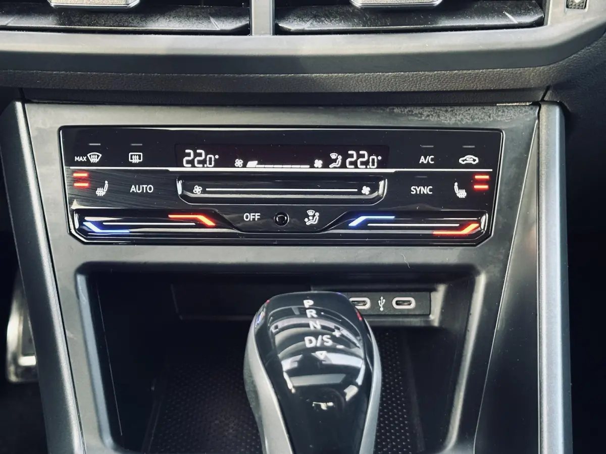 1.0 TSI R-Line Navi/Camera/AppleCarPlay/xenon/Led