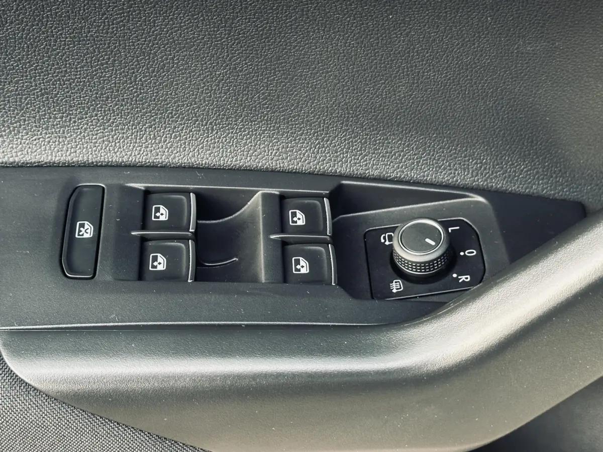 1.0 TSI R-Line Navi/Camera/AppleCarPlay/xenon/Led