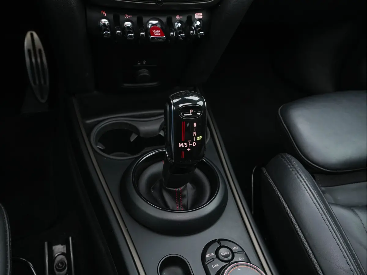 Mini 2.0 Cooper S Knightsbridge Edition Aut. *PANO |  LEATHER | FULL-LED | HARMAN/KARDON-AUDIO | HEATED-SPORTSEATS | KEYLESS | CAMERA | AMBIENT-LIGHT | NAVI-FULLMAP | HEAD-UP | PRIVACY-GLASS