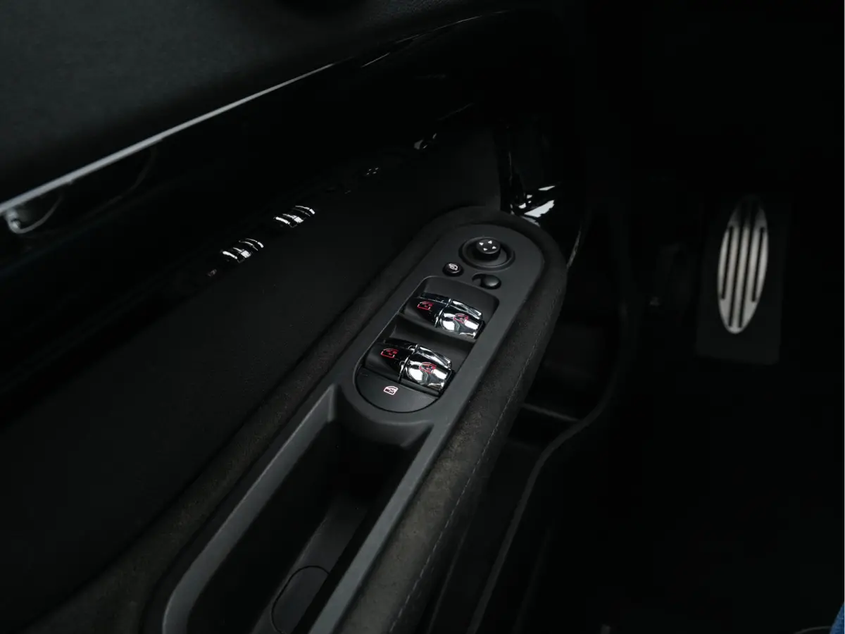 Mini 2.0 Cooper S Knightsbridge Edition Aut. *PANO |  LEATHER | FULL-LED | HARMAN/KARDON-AUDIO | HEATED-SPORTSEATS | KEYLESS | CAMERA | AMBIENT-LIGHT | NAVI-FULLMAP | HEAD-UP | PRIVACY-GLASS