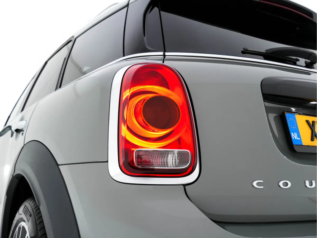 Mini 2.0 Cooper S Knightsbridge Edition Aut. *PANO |  LEATHER | FULL-LED | HARMAN/KARDON-AUDIO | HEATED-SPORTSEATS | KEYLESS | CAMERA | AMBIENT-LIGHT | NAVI-FULLMAP | HEAD-UP | PRIVACY-GLASS