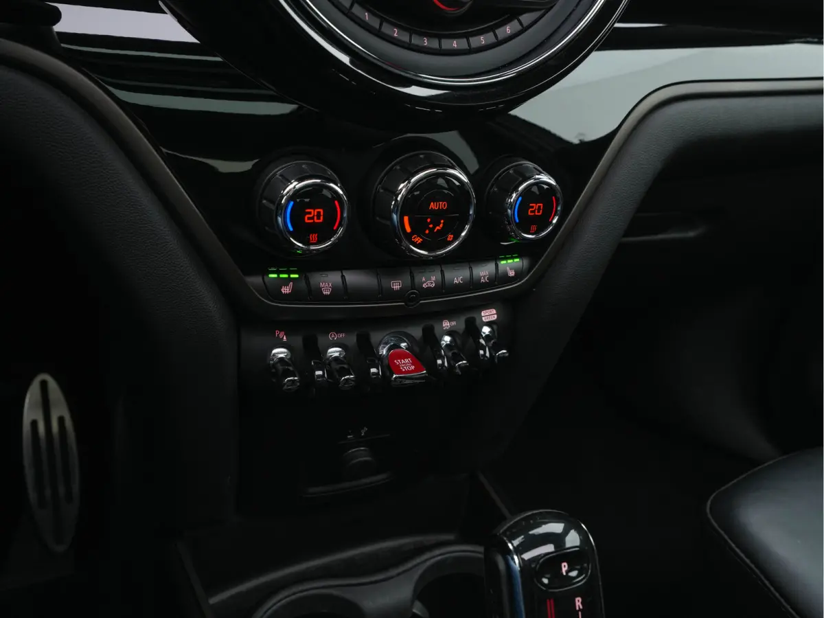 Mini 2.0 Cooper S Knightsbridge Edition Aut. *PANO |  LEATHER | FULL-LED | HARMAN/KARDON-AUDIO | HEATED-SPORTSEATS | KEYLESS | CAMERA | AMBIENT-LIGHT | NAVI-FULLMAP | HEAD-UP | PRIVACY-GLASS