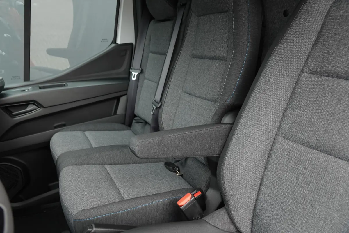 T35 | L2H2 | 2.0Dci 150Pk | Stoel-Bank | 3.500Kg Trekgewicht | Parkeersensoren | Laadruimte betimmering | LED