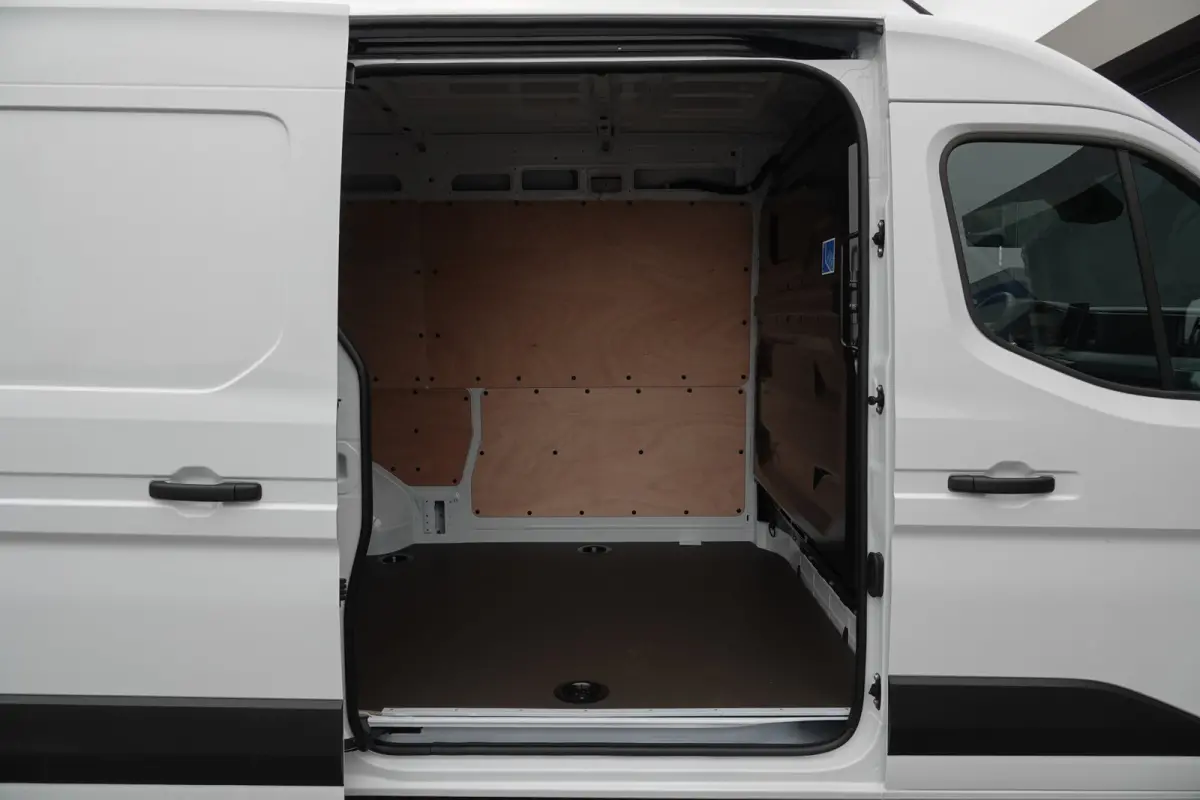 T35 | L2H2 | 2.0Dci 150Pk | Stoel-Bank | 3.500Kg Trekgewicht | Parkeersensoren | Laadruimte betimmering | LED