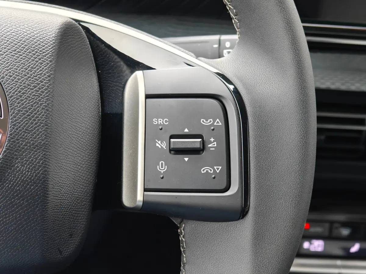 Max 113pk 44 kWh | 3-Fase | Navigatie | Camera | Climate Control | Cruise Control | Achterbank in delen neerklapbaar | Achteruitrijcamera | Afwijkende dakkleur