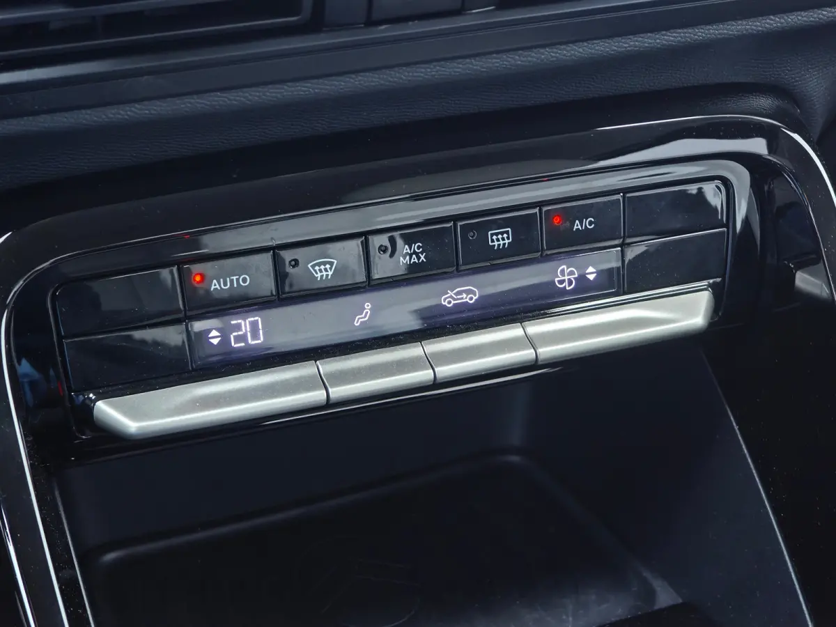 Max 113pk 44 kWh | 3-Fase | Navigatie | Camera | Climate Control | Cruise Control | Achterbank in delen neerklapbaar | Achteruitrijcamera | Afwijkende dakkleur