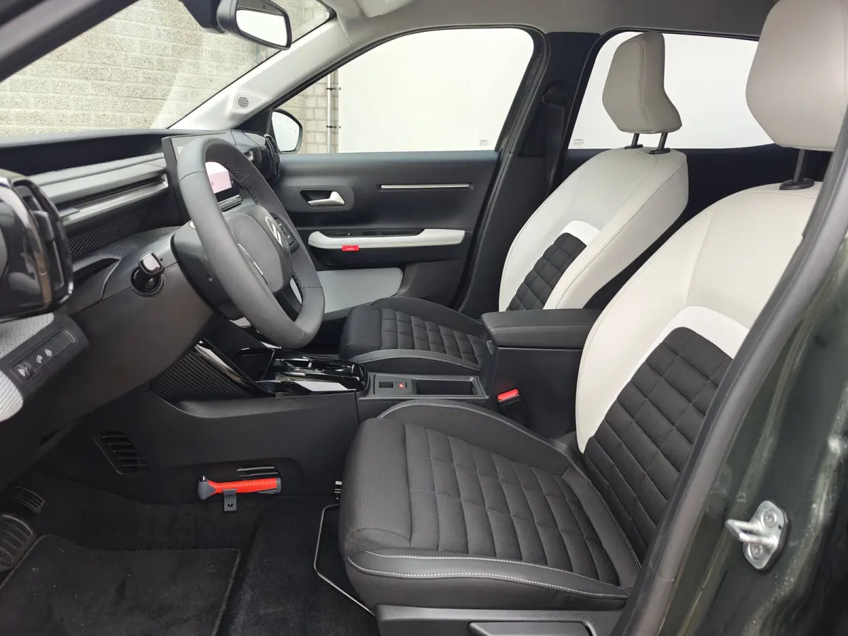 Max 113pk 44 kWh | 3-Fase | Navigatie | Camera | Climate Control | Cruise Control | Achterbank in delen neerklapbaar | Achteruitrijcamera | Afwijkende dakkleur