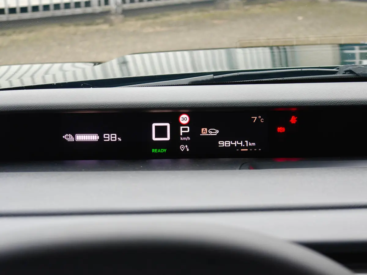 Max 113pk 44 kWh | 3-Fase | Navigatie | Camera | Climate Control | Cruise Control | Achterbank in delen neerklapbaar | Achteruitrijcamera | Afwijkende dakkleur