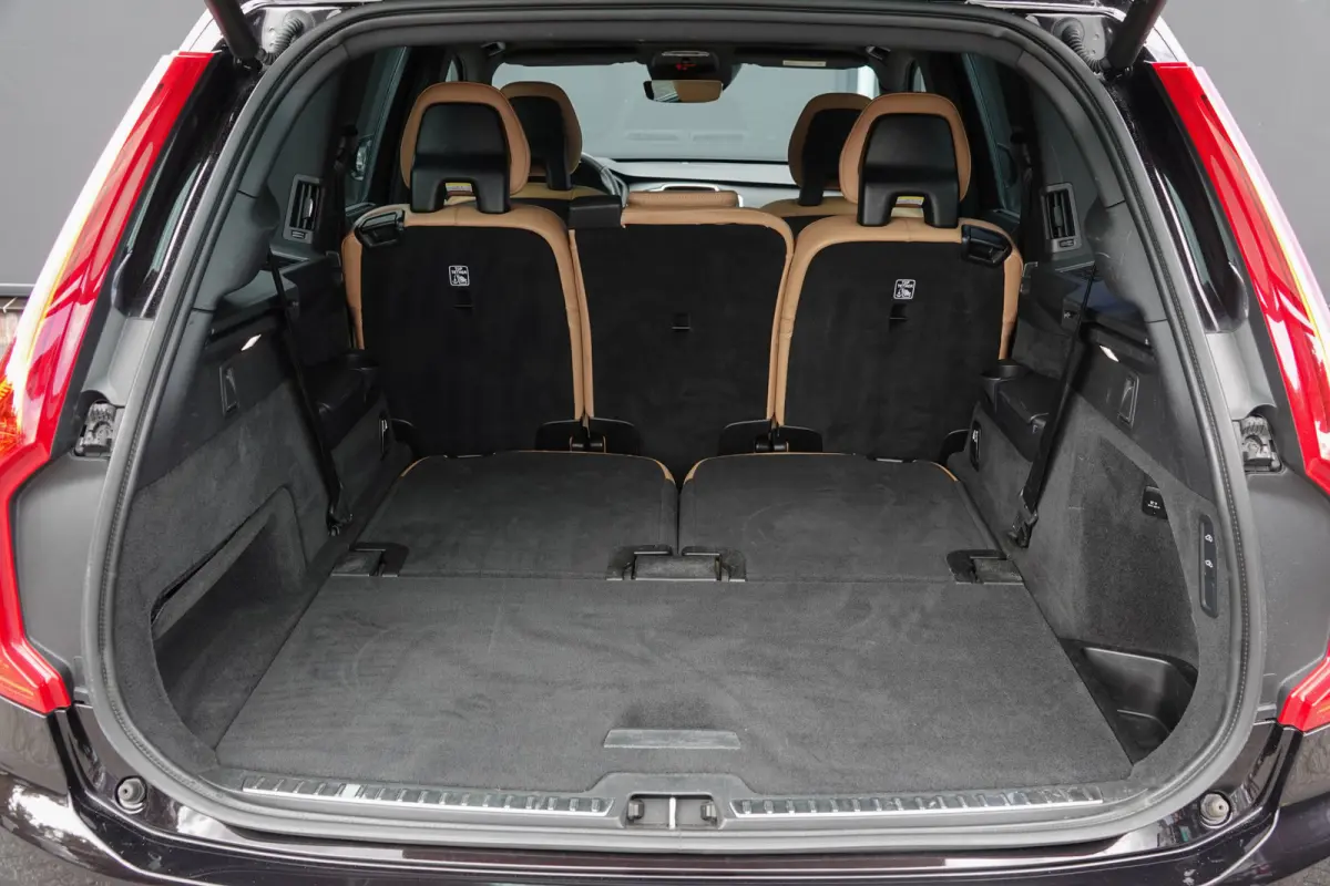 T8 Twin Engine 408Pk Aut. | Plug In Hybrid | AWD | Inscription | 7-Persoons | Panoramadak | Luchtvering | Achteruitrijcamera | 21'' | Ember Black