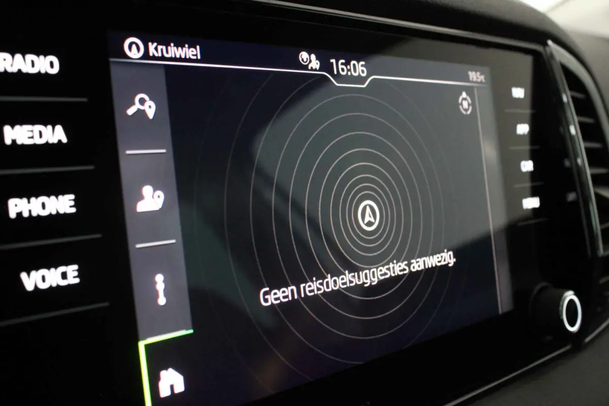 1.0 TSI Business Edition > Camera/Navi/Comfort-pakket/keyless...