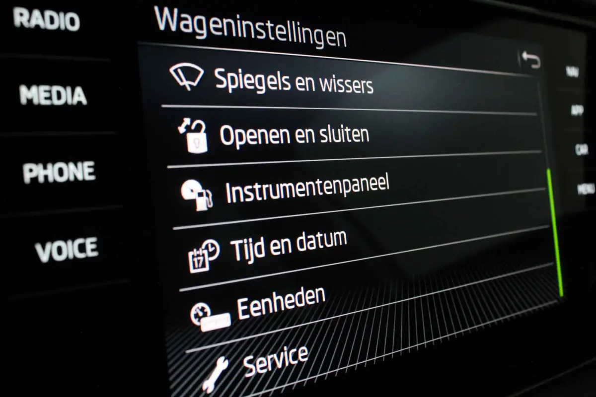 1.0 TSI Business Edition > Camera/Navi/Comfort-pakket/keyless...