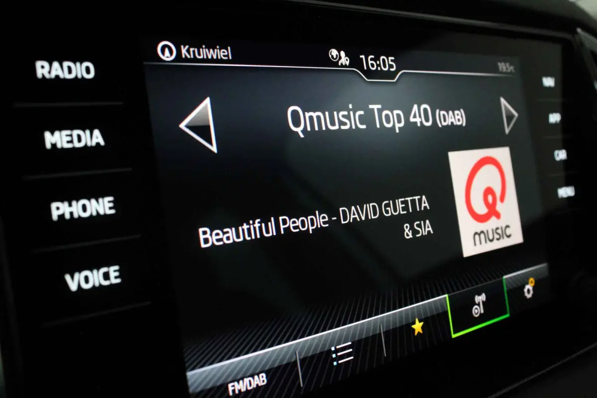 1.0 TSI Business Edition > Camera/Navi/Comfort-pakket/keyless...