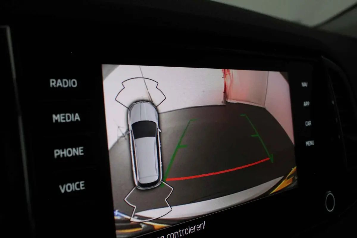 1.0 TSI Business Edition > Camera/Navi/Comfort-pakket/keyless...