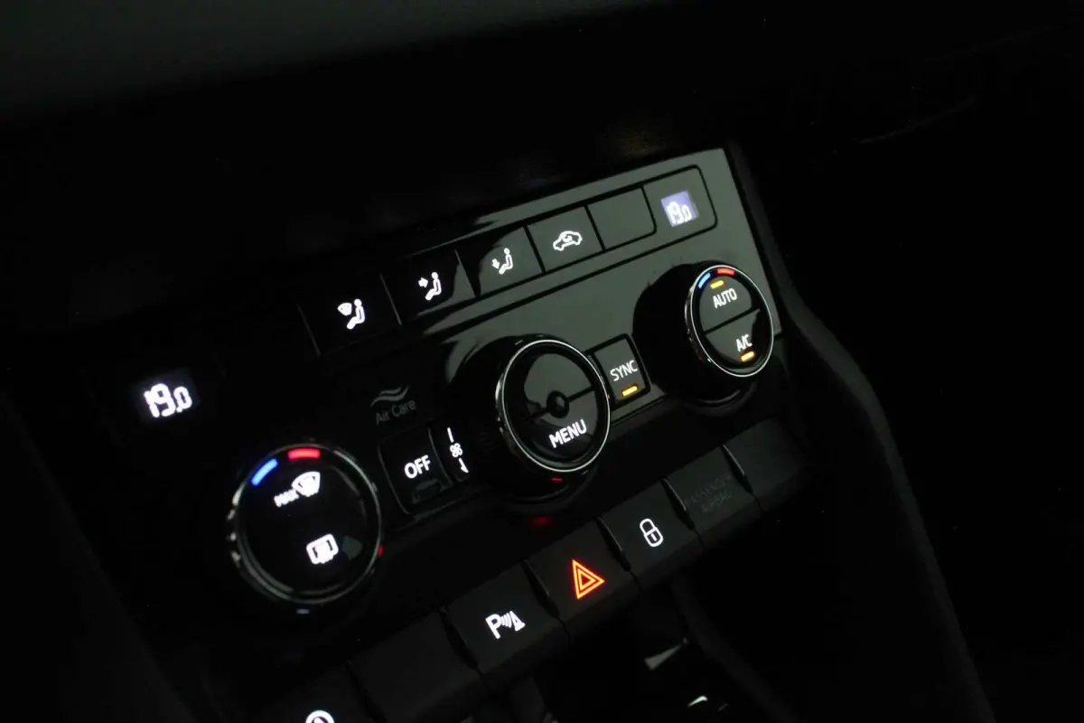 1.0 TSI Business Edition > Camera/Navi/Comfort-pakket/keyless...