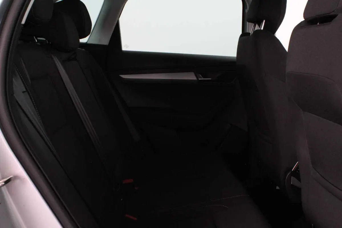 1.0 TSI Business Edition > Camera/Navi/Comfort-pakket/keyless...