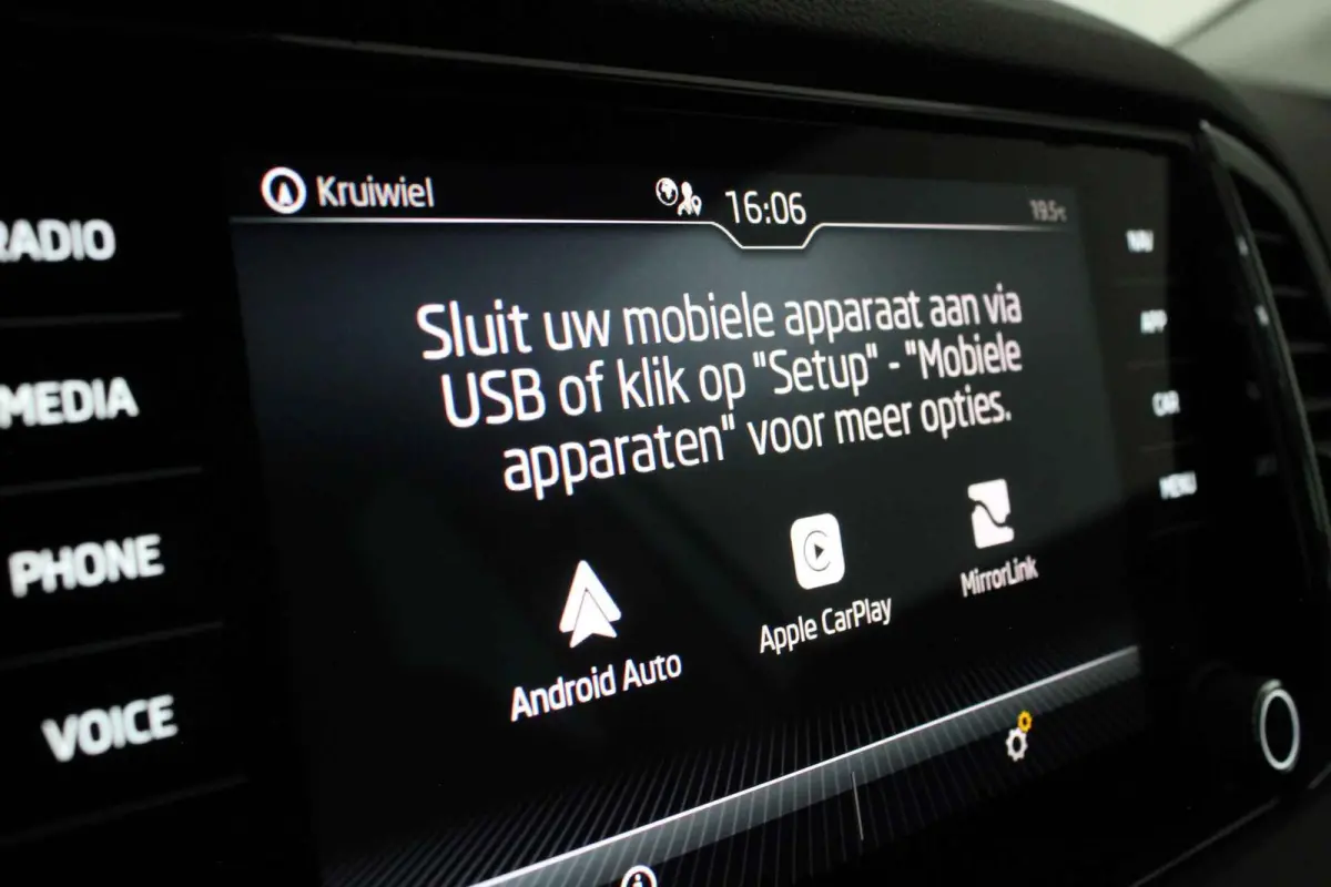 1.0 TSI Business Edition > Camera/Navi/Comfort-pakket/keyless...