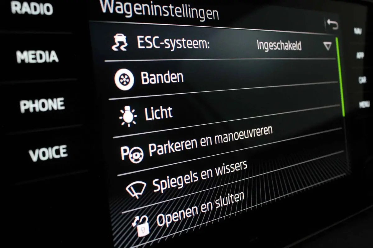 1.0 TSI Business Edition > Camera/Navi/Comfort-pakket/keyless...