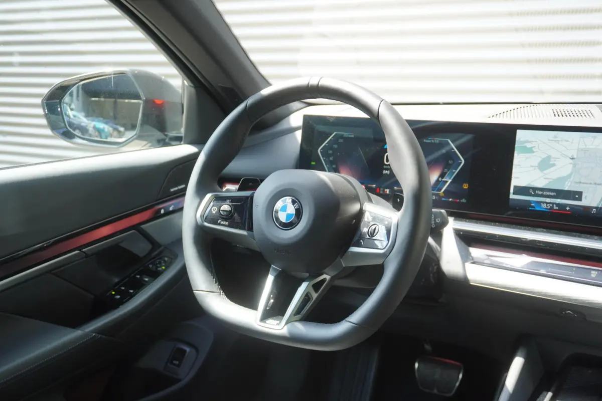 520i M Sportpakket | 20 inch LM M Sterspaak | Driving Assistant Plus | Harman-Kardon sound system | Parking Assistant |
