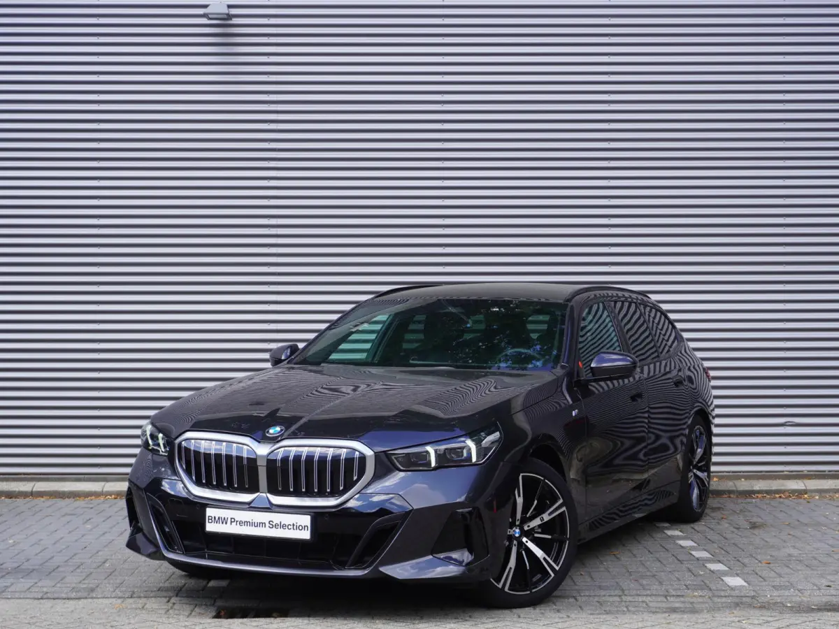 520i M Sportpakket | 20 inch LM M Sterspaak | Driving Assistant Plus | Harman-Kardon sound system | Parking Assistant |