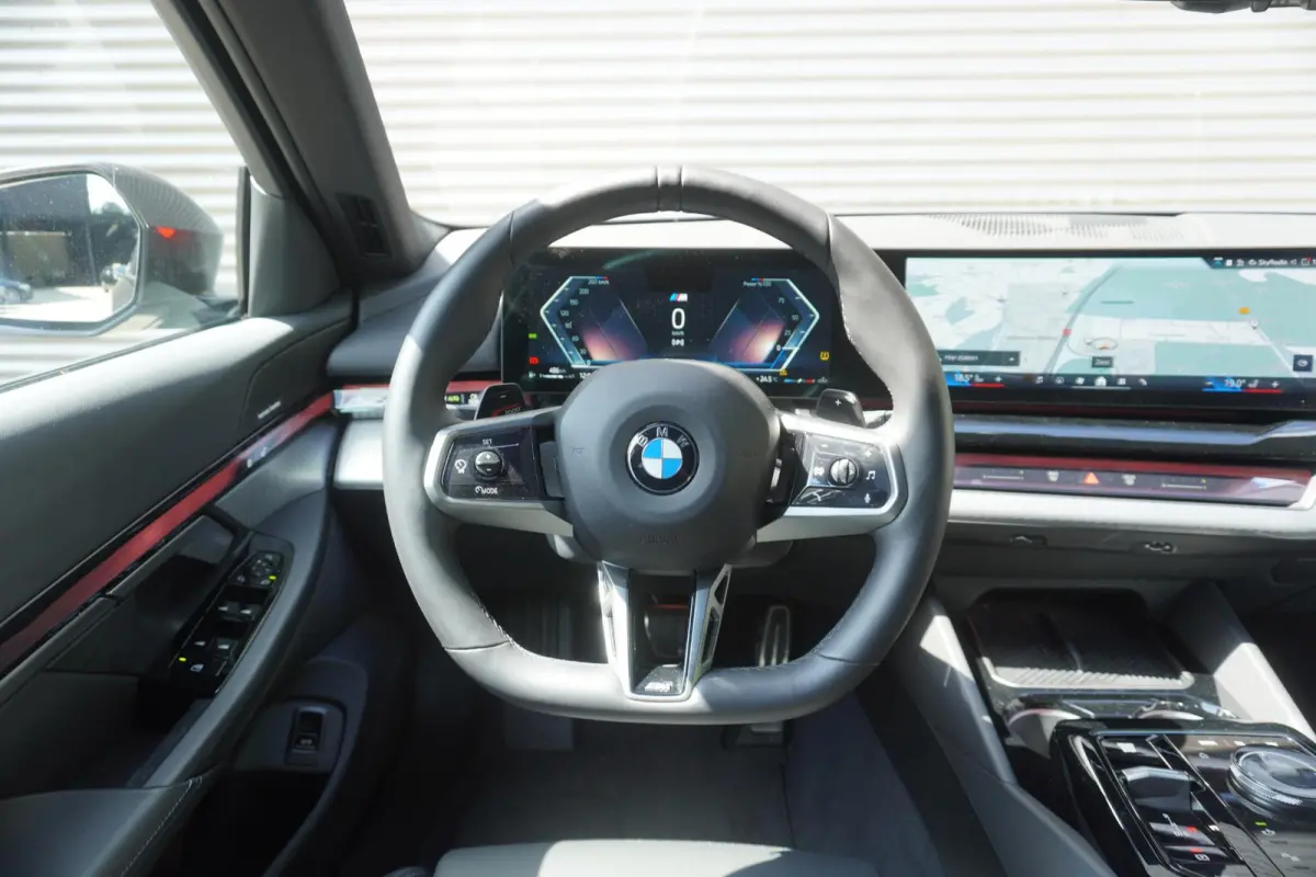 520i M Sportpakket | 20 inch LM M Sterspaak | Driving Assistant Plus | Harman-Kardon sound system | Parking Assistant |