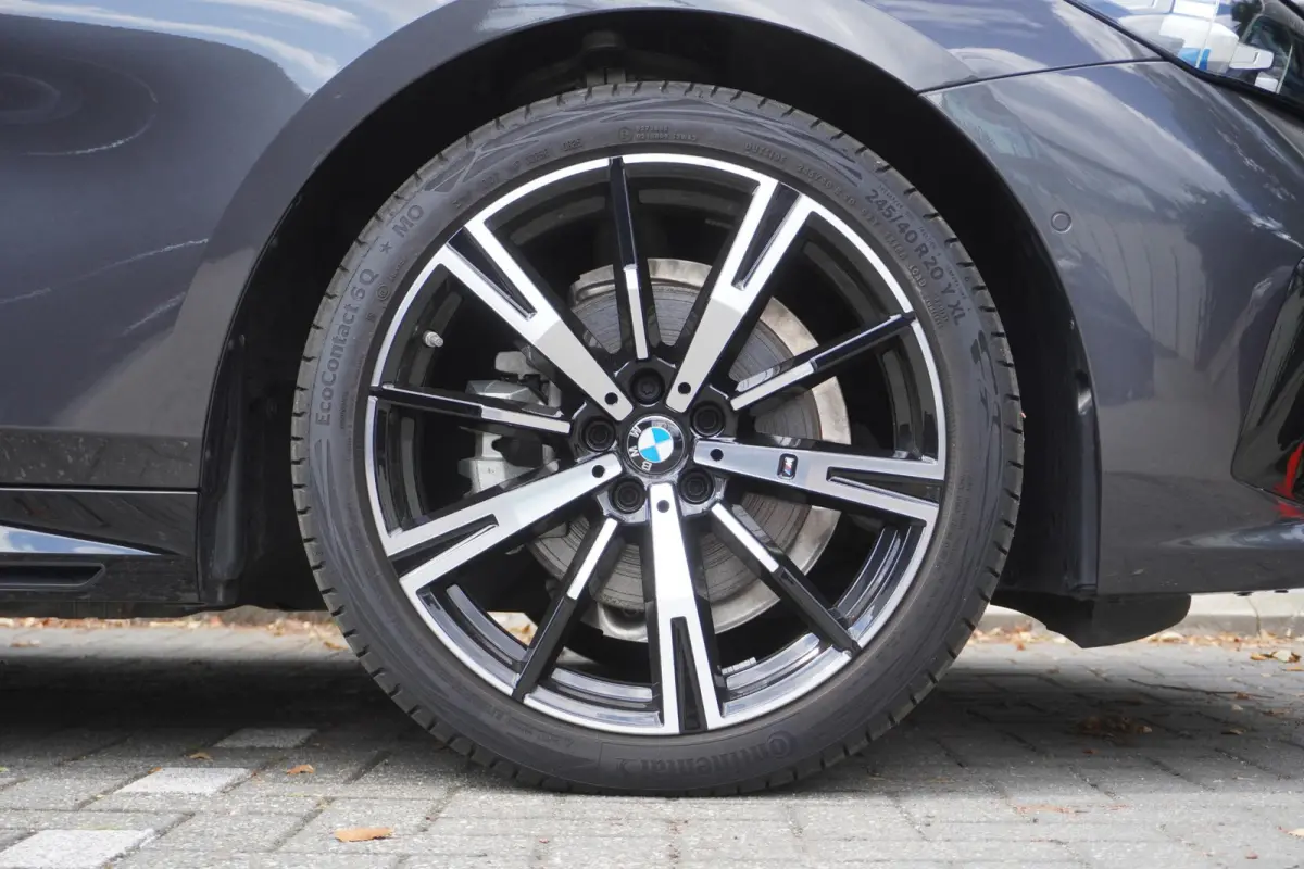 520i M Sportpakket | 20 inch LM M Sterspaak | Driving Assistant Plus | Harman-Kardon sound system | Parking Assistant |