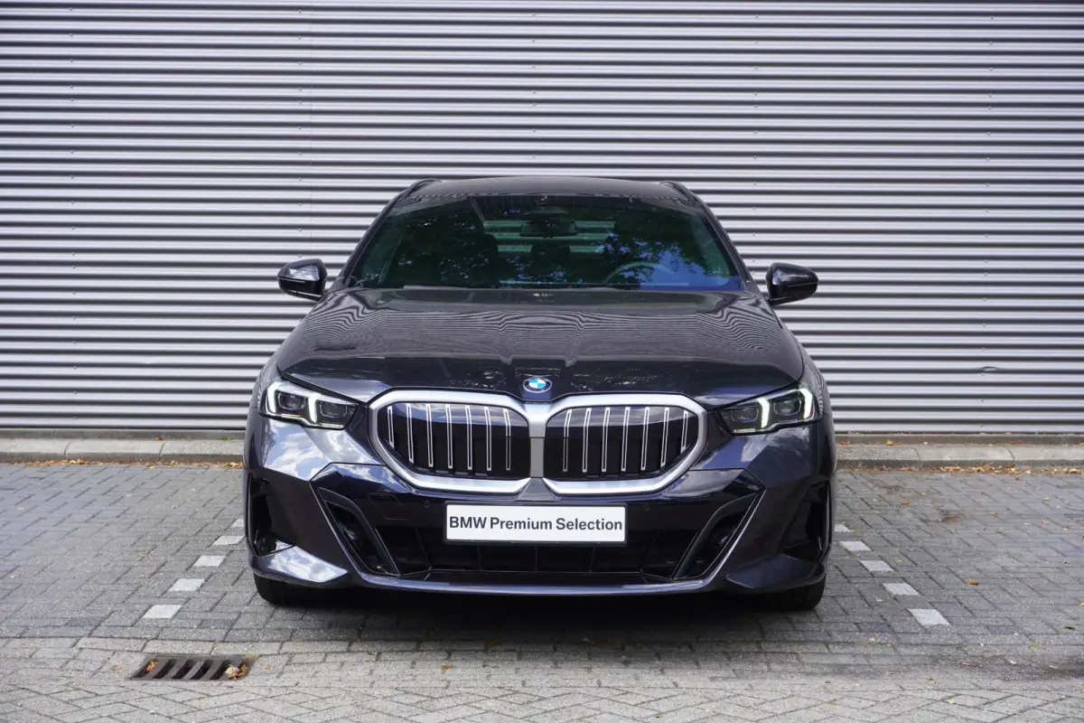 520i M Sportpakket | 20 inch LM M Sterspaak | Driving Assistant Plus | Harman-Kardon sound system | Parking Assistant |