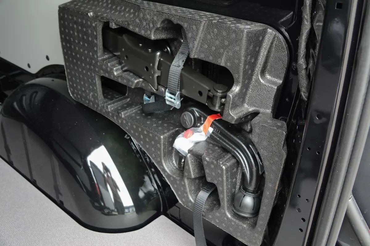 119Cdi 190Pk 9G-Tronic Aut. | Dubbele Cabine | Mixto Pro | Extra lang | 2x Schuifdeur | Achteruitrijcamera | Afneembare trekhaak | Spoilerpack | Rode remzadels | 20''