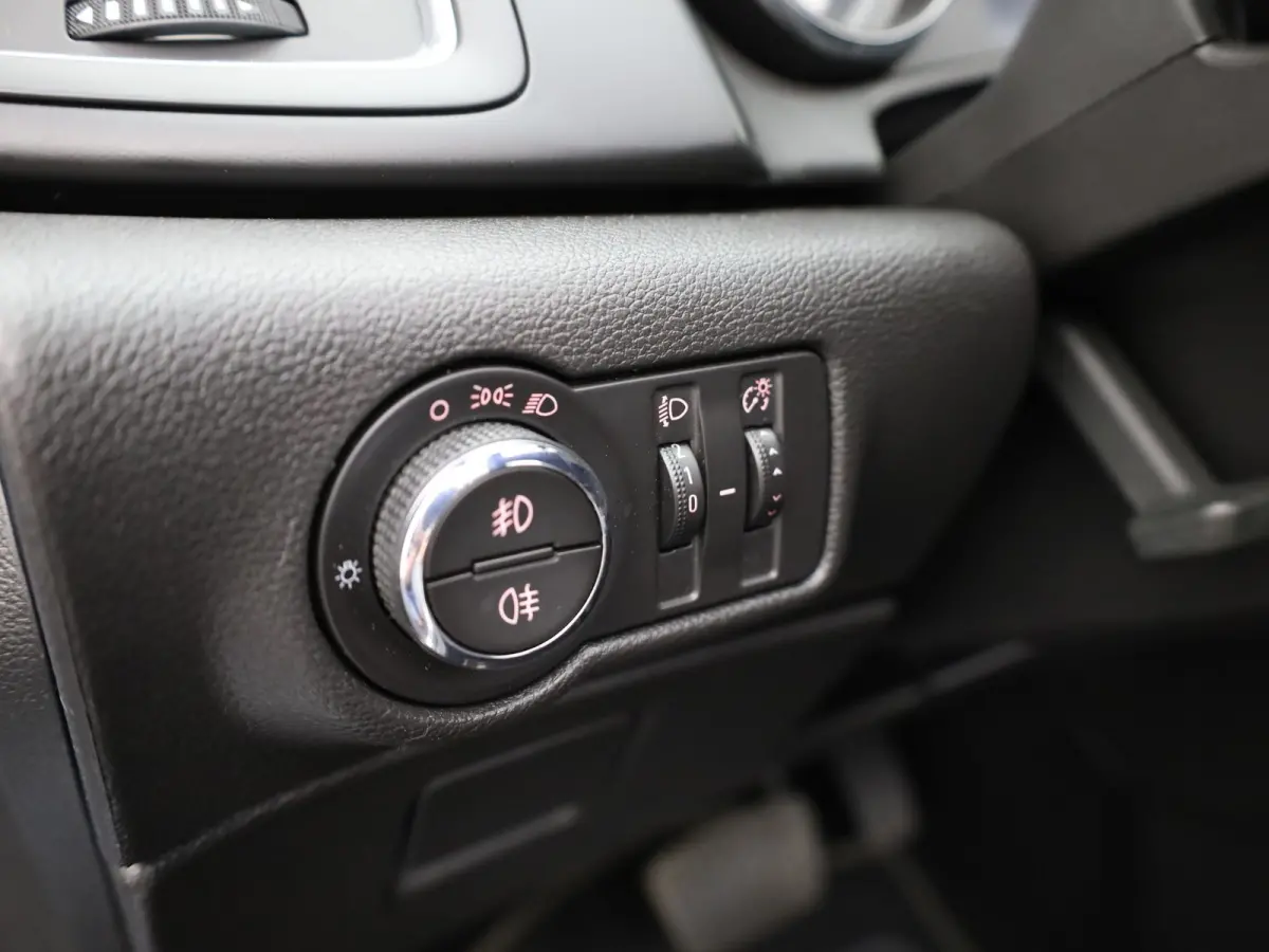 1.6 Turbo 170Pk Aut. Innovation | Parkeersensoren V&A | AGR-Stoelen | Navi | Prijs Rijklaar!!