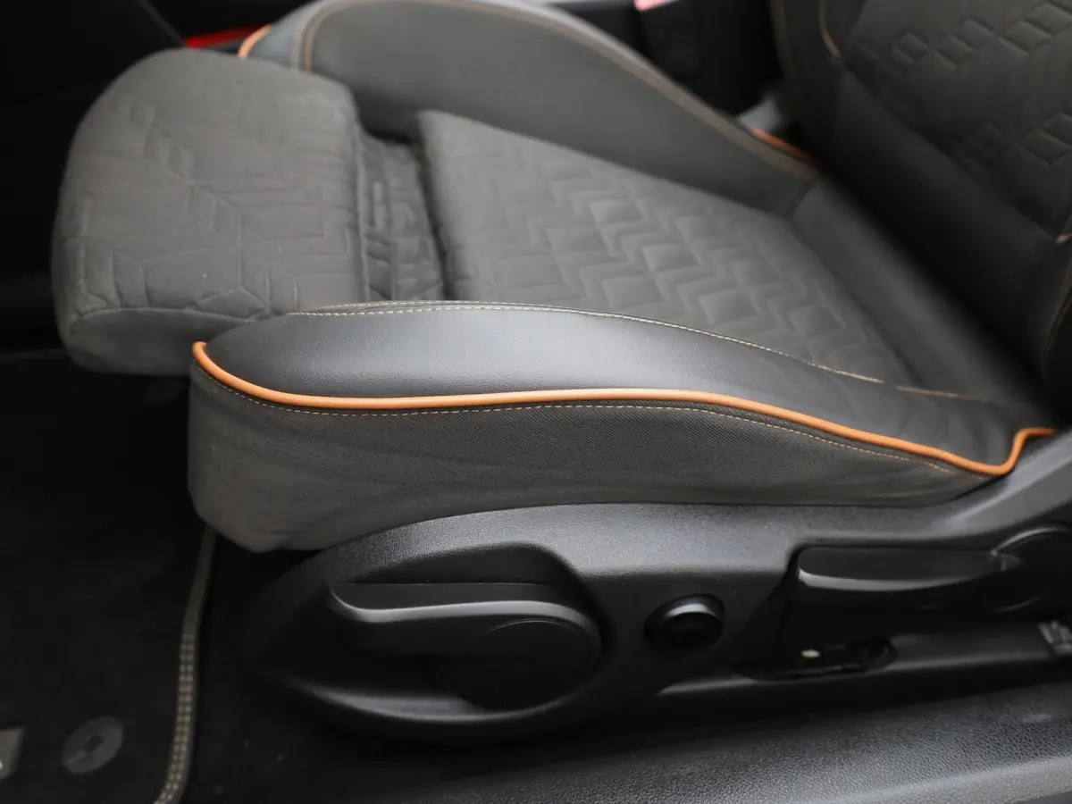 1.6 Turbo 170Pk Aut. Innovation | Parkeersensoren V&A | AGR-Stoelen | Navi | Prijs Rijklaar!!