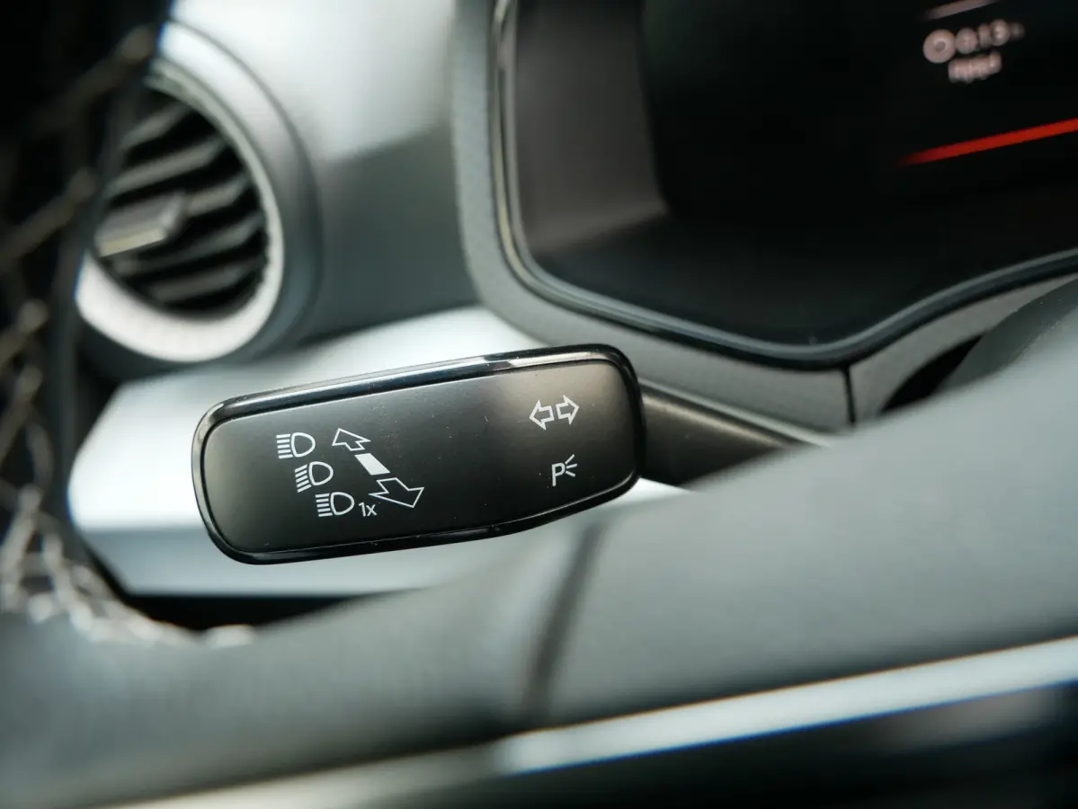 Style | Automatisch dimmende binnenspiegel | Buitenspiegels elektrisch verstelbaar | Koplampverlichting LED