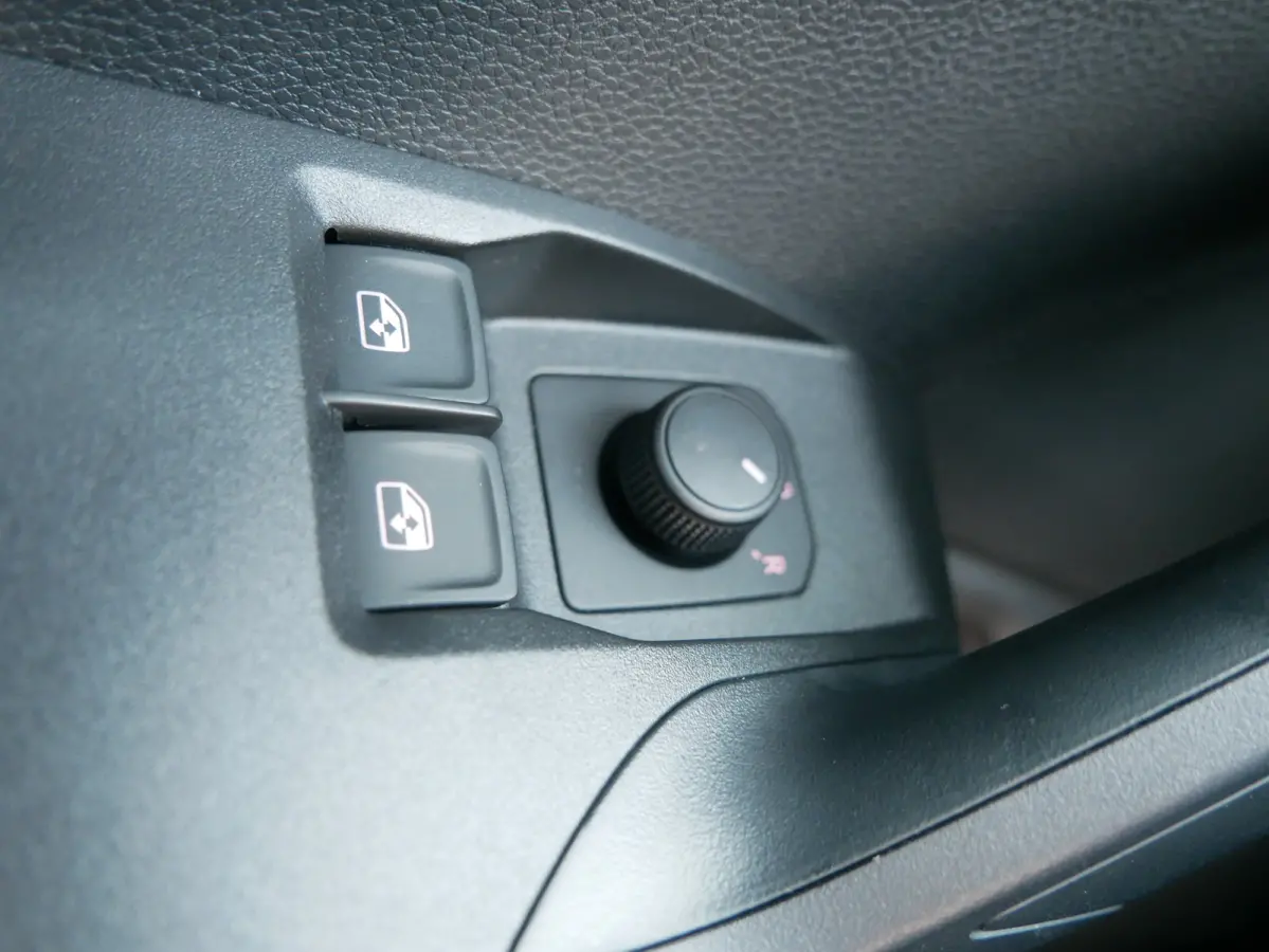 Style | Automatisch dimmende binnenspiegel | Buitenspiegels elektrisch verstelbaar | Koplampverlichting LED