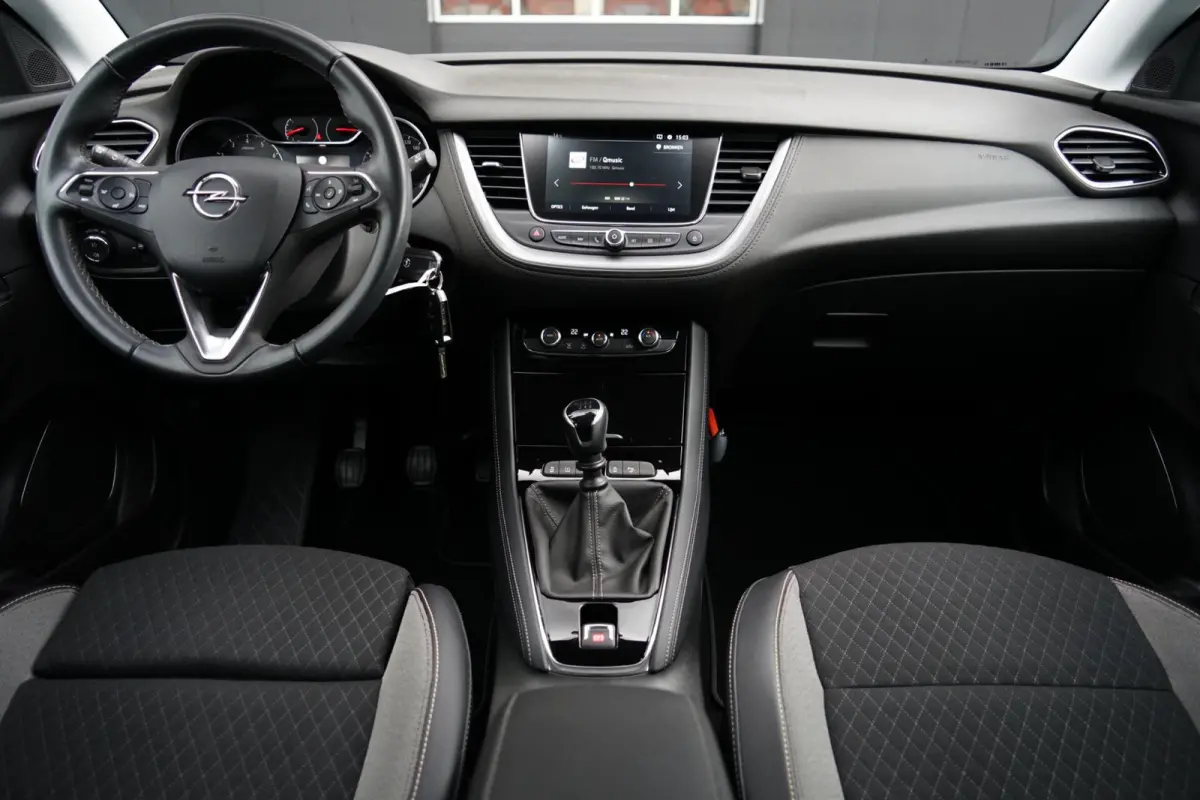 1.2 Turbo Business Elegance, CarPlay, cam.