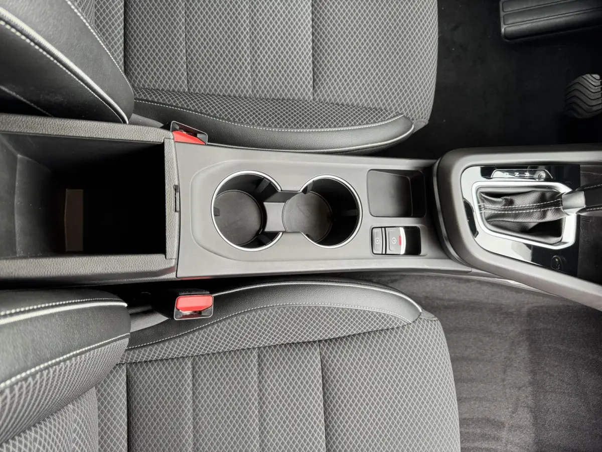 1.3 TCe 140 Adaptive cruise Climate control Keyless LED Navigatie Apple/Android Achteruitrijcamera Dodehoekdetectie