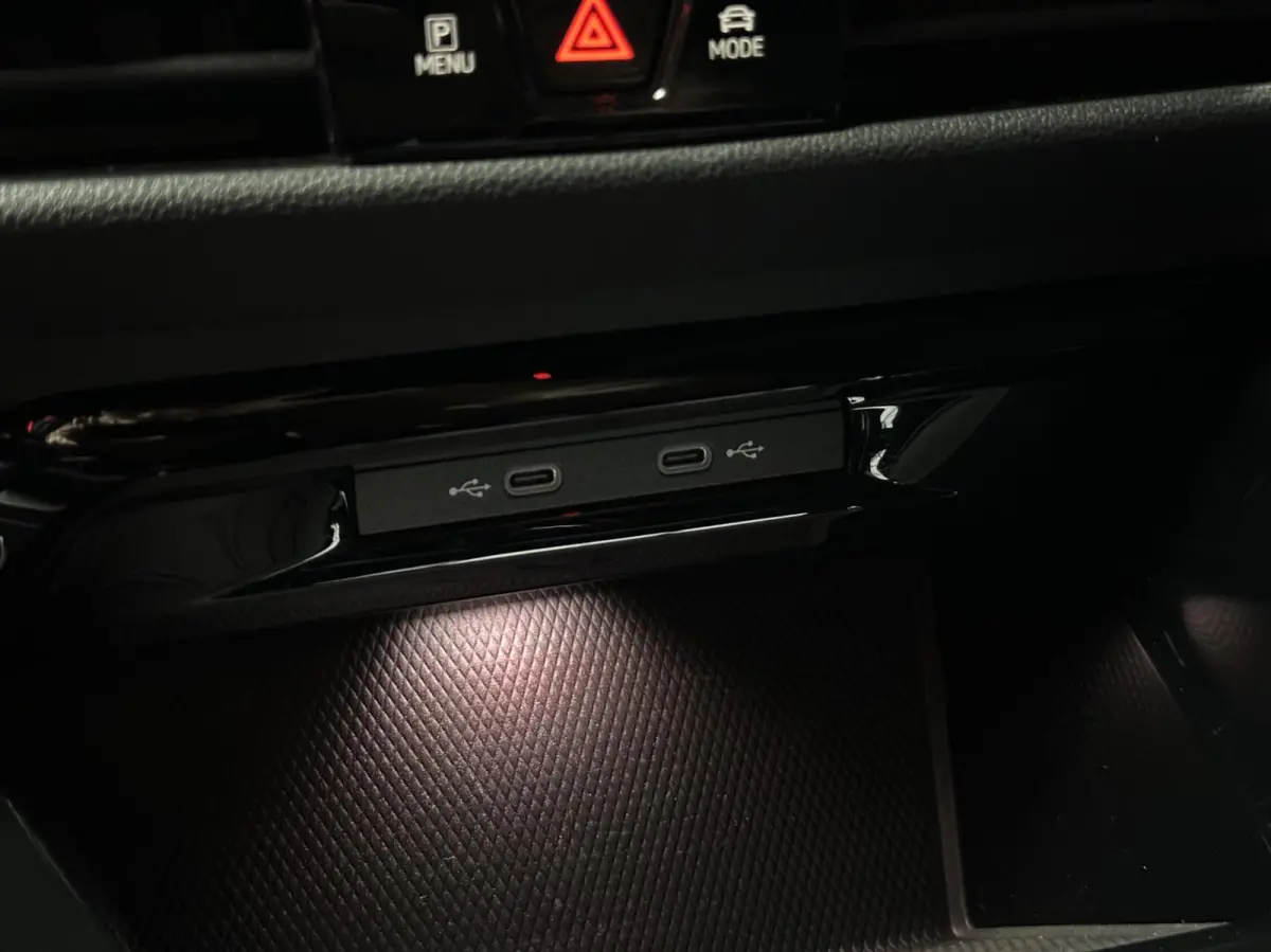 eTSI DSG R-Line |FABRIEKSG.|IQ.LIGHT|IQ.DRIVE|STOELV.