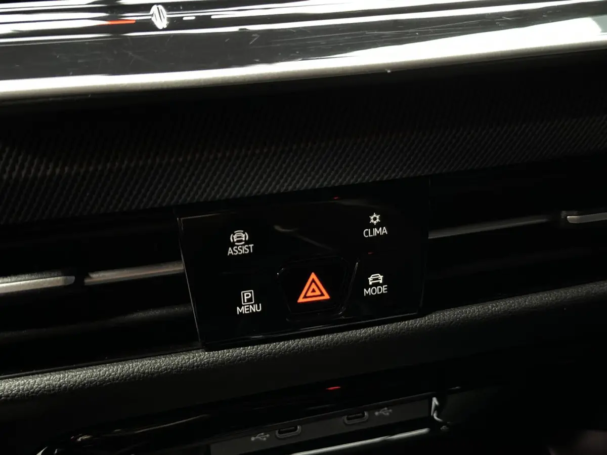 eTSI DSG R-Line |FABRIEKSG.|IQ.LIGHT|IQ.DRIVE|STOELV.