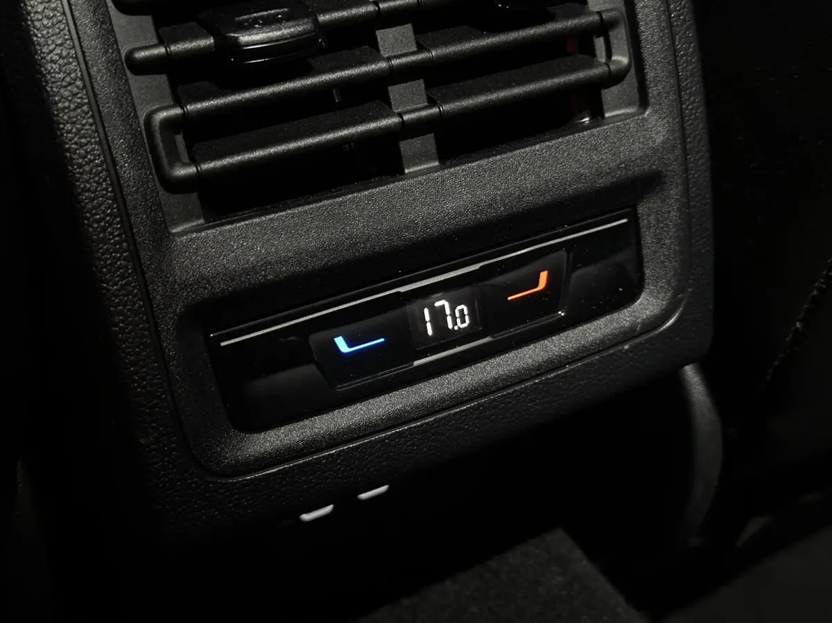 eTSI DSG R-Line |FABRIEKSG.|IQ.LIGHT|IQ.DRIVE|STOELV.