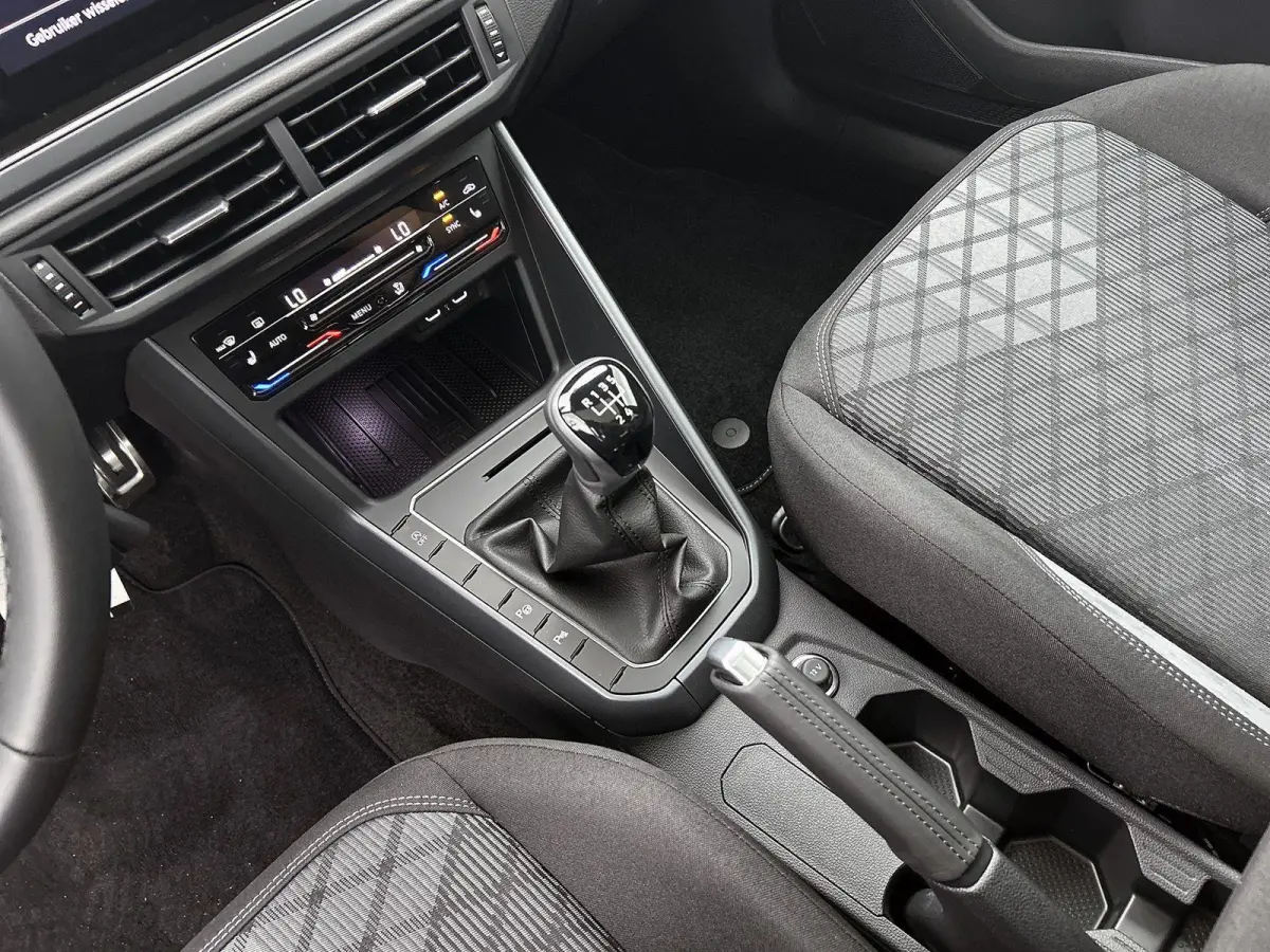 1.0 TSI R-Line Edition | Fysieke voorraad auto | Direct leverbaar | Panoramisch dak | LED Matrix koplampen | Stoelverwarming | Digitale cockpit pro | Achteruitrijcamera | Parkeersensoren |