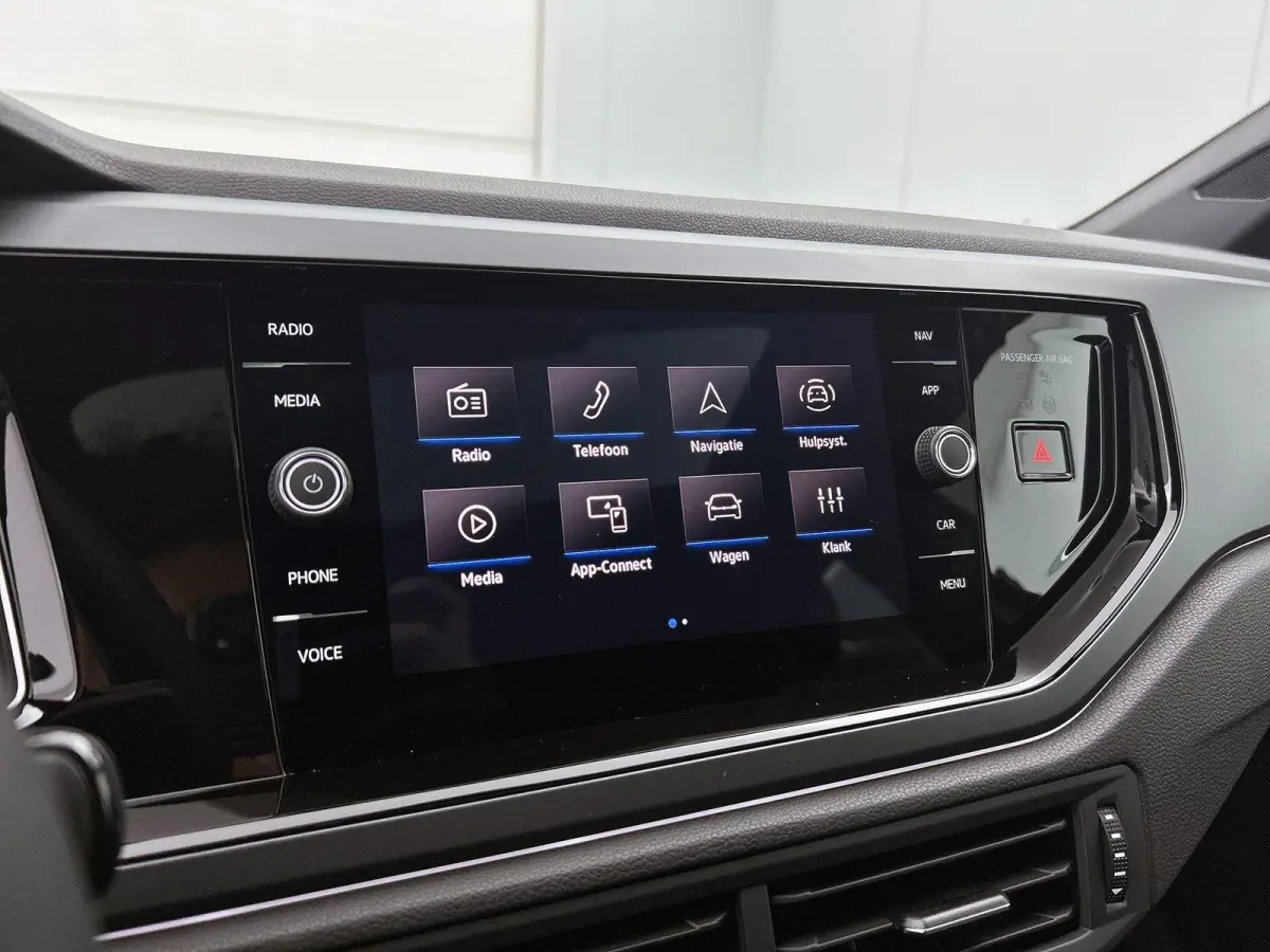1.0 TSI R-Line Edition | Fysieke voorraad auto | Direct leverbaar | Panoramisch dak | LED Matrix koplampen | Stoelverwarming | Digitale cockpit pro | Achteruitrijcamera | Parkeersensoren |